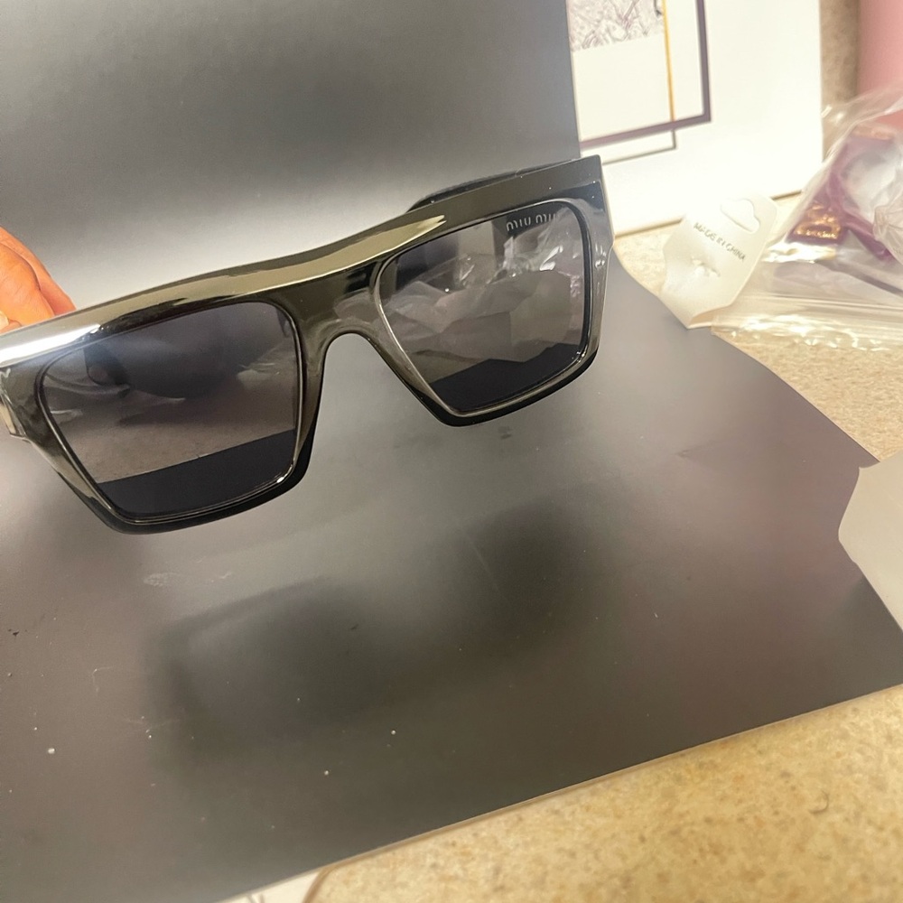 Black Designer Sunglasses - Picture 4 of 5